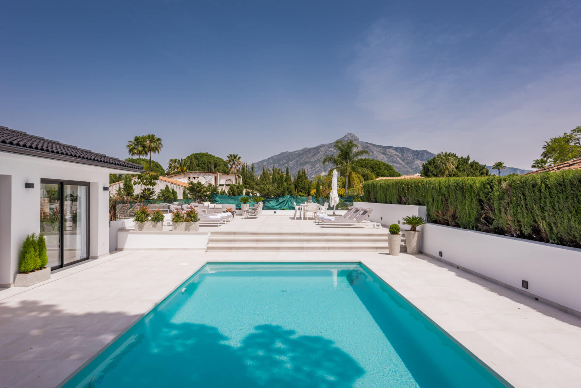 Piscina construida en Marbella por Hidromasters