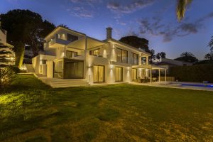 exterior detached house construction in Marbella